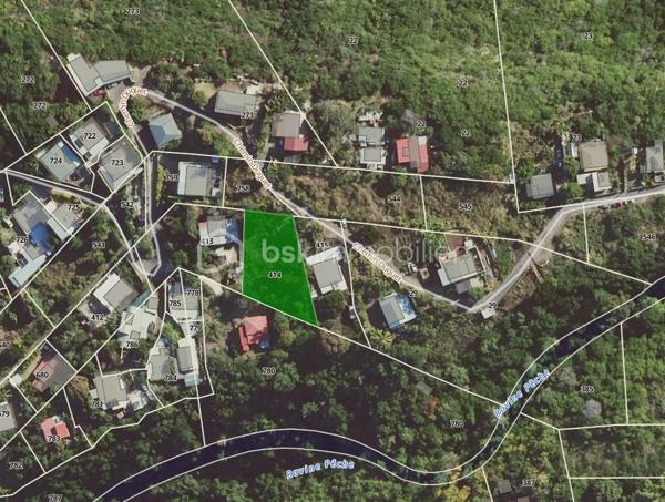 Terrain de 1 070 m²