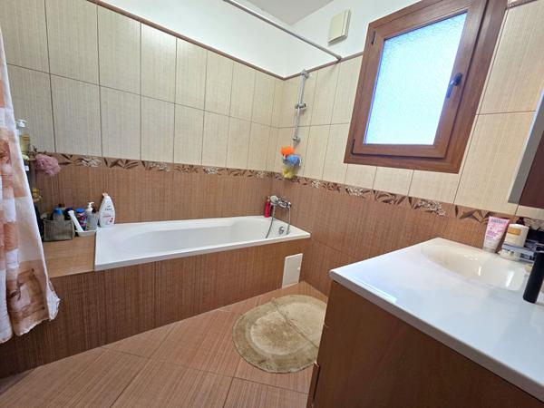 A vendre, à l'achat Cuers Pouverine proche Toulon Maison 5 pièce(s) 153 m²