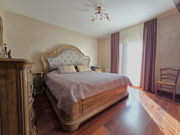 A vendre, à l'achat Cuers Pouverine proche Toulon Maison 5 pièce(s) 153 m²