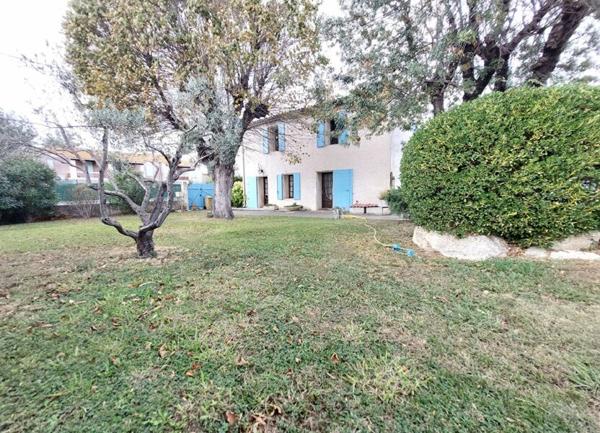 Maison à vendre    7 pièces •  Saint-Martin-de-Crau