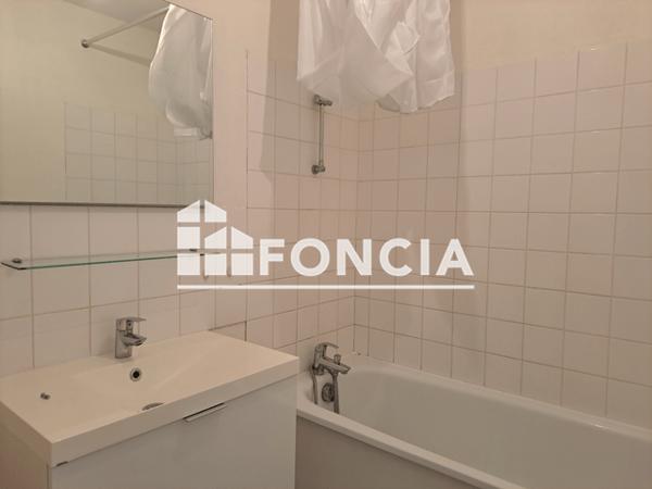 Location Appartement 3 pièces 51 m² - 16 RUE DU PARADIS La Seguiniere 49280