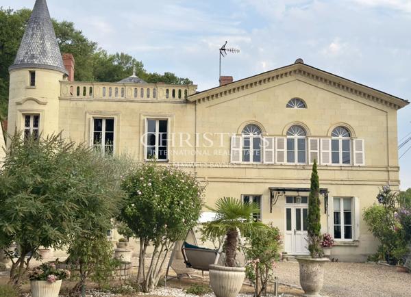 Manoir néoclassique au fil de la Loire