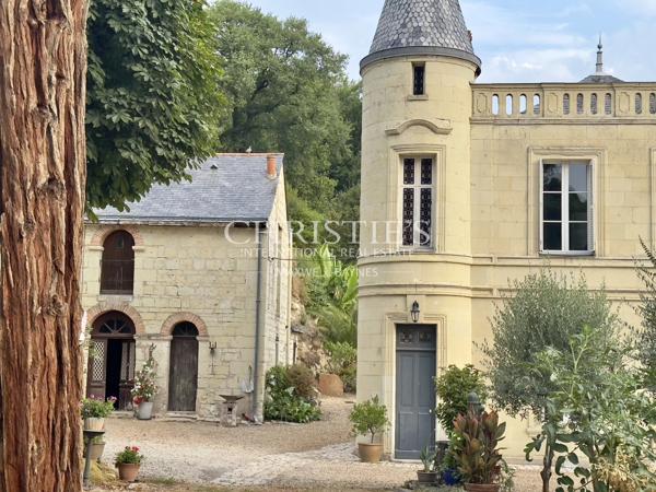 Manoir néoclassique au fil de la Loire
