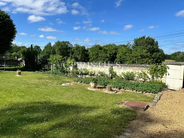 Manoir néoclassique au fil de la Loire
