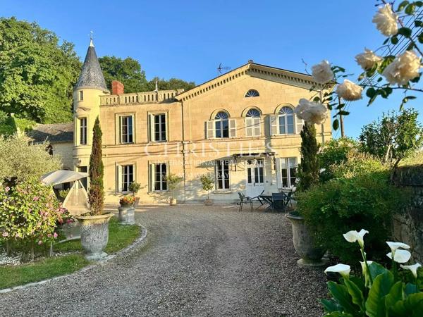 Manoir néoclassique au fil de la Loire