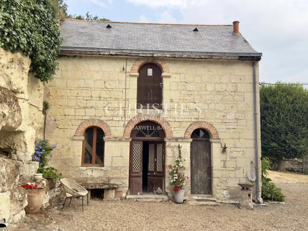 Manoir néoclassique au fil de la Loire