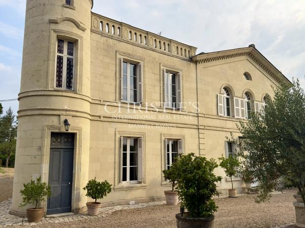 Manoir néoclassique au fil de la Loire