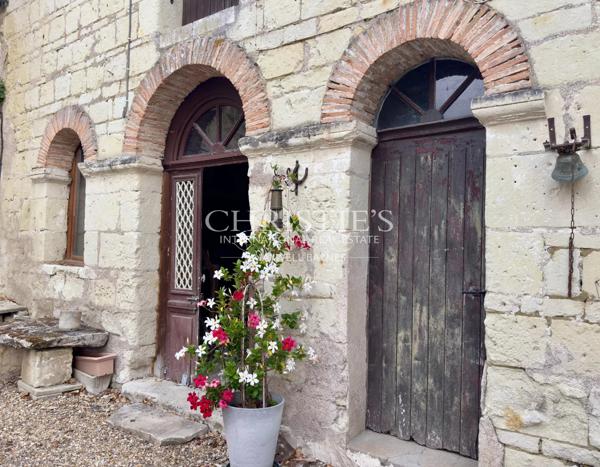 Manoir néoclassique au fil de la Loire