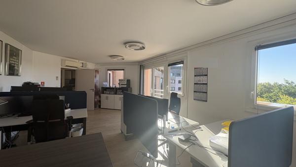 Plateau de bureaux lumineux de 359,67 m² avec parkings - Orléans Ouest, proximité Pont de l'Europe