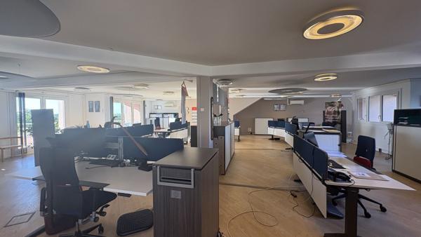 Plateau de bureaux lumineux de 359,67 m² avec parkings - Orléans Ouest, proximité Pont de l'Europe
