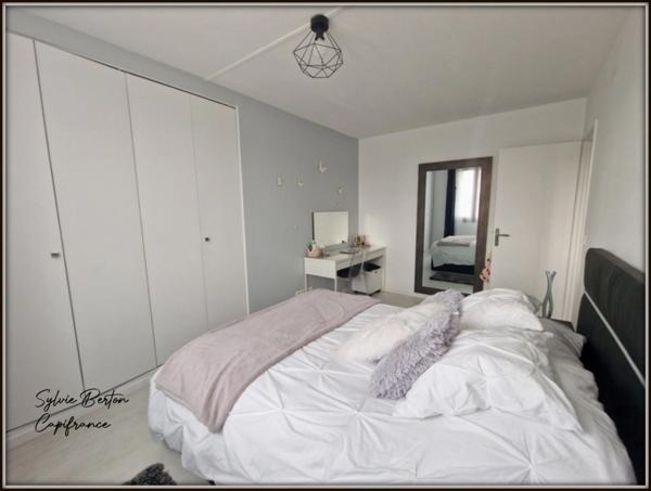 Appartement à vendre 4 pièces LIVRY GARGAN - 84 m2 - Balcon, une cave et deux places de parking