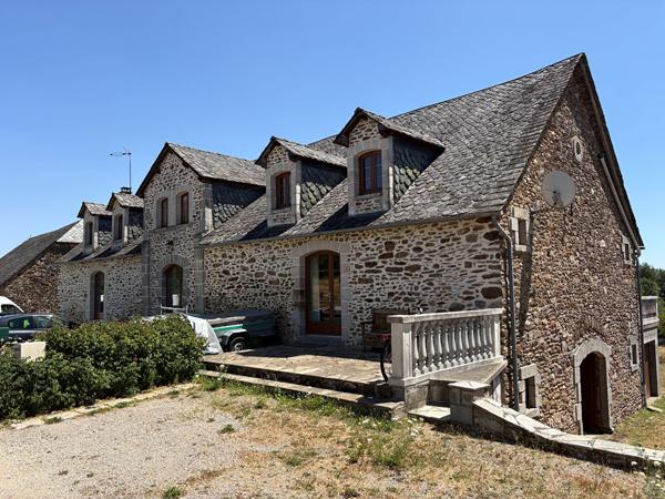 Ensemble immobilier de rapport -3 maisons Soursac