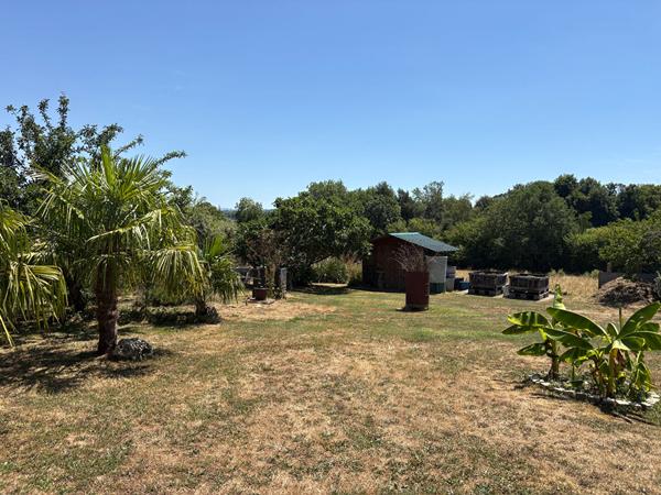 Ensemble immobilier de rapport -3 maisons Soursac