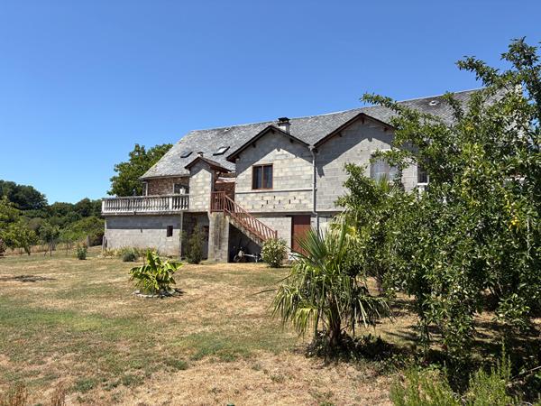 Ensemble immobilier de rapport -3 maisons Soursac