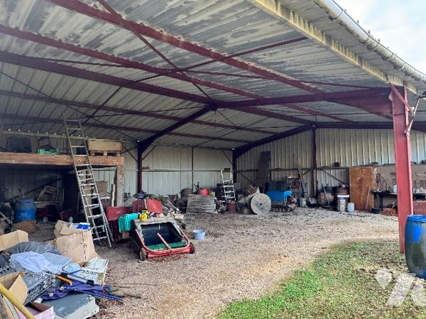 LES RICEYS - beau pavillon d'environ 125m² sur sous sol complet - Hangar - terrain de 2891m².