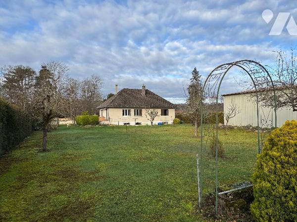 LES RICEYS - beau pavillon d'environ 125m² sur sous sol complet - Hangar - terrain de 2891m².