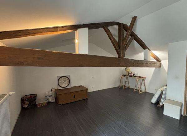 URGENT - Maison de ville spacieuse et rénovée + garage