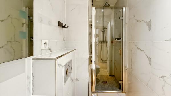 PARIS 16e HENRI HEINE 3 PIÈCES 92 M² 5e ÉTAGE BALCON SUR JARDIN