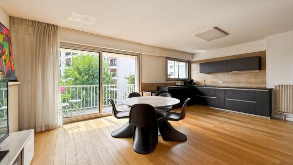PARIS 16e HENRI HEINE 3 PIÈCES 92 M² 5e ÉTAGE BALCON SUR JARDIN