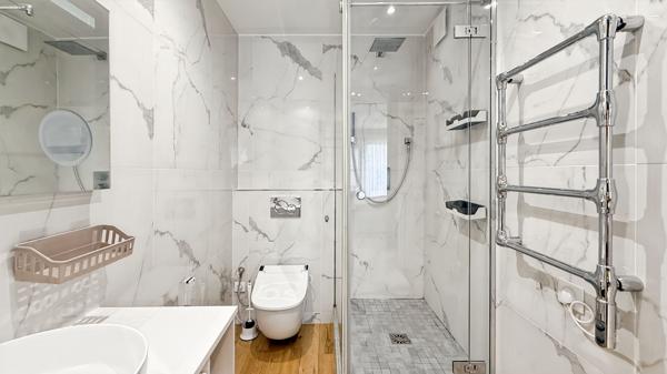PARIS 16e HENRI HEINE 3 PIÈCES 92 M² 5e ÉTAGE BALCON SUR JARDIN