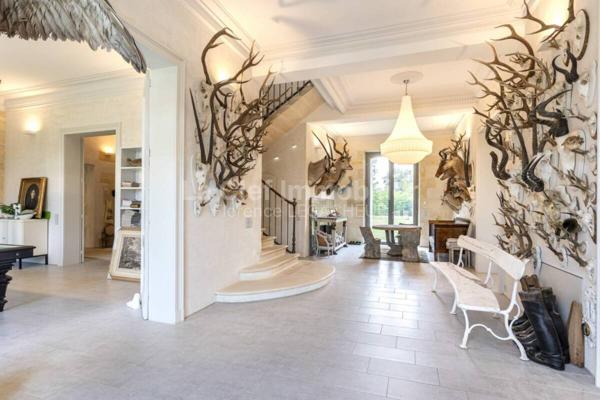 BORDEAUX CHATEAU 830M2 PLUS DEPENDANCES