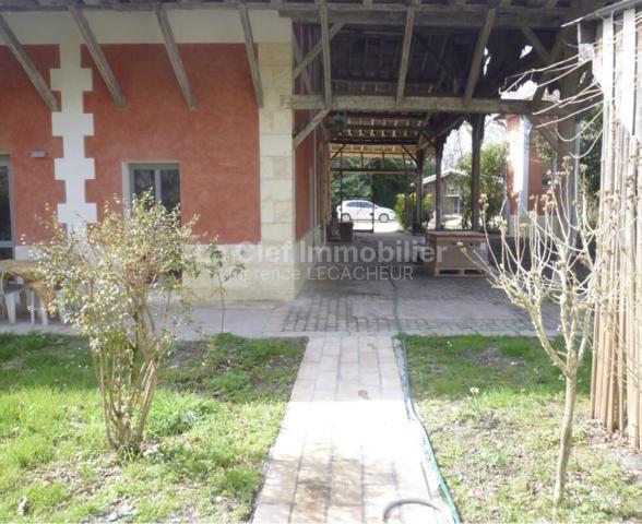 BORDEAUX CHATEAU 830M2 PLUS DEPENDANCES