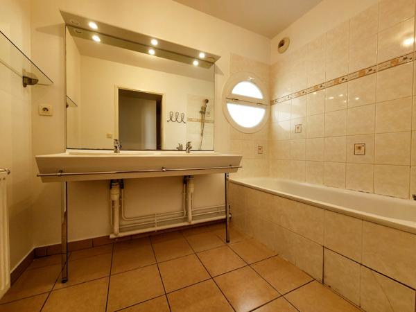 Appartement avec terrasse et garage à 2 mn de la Pépinière