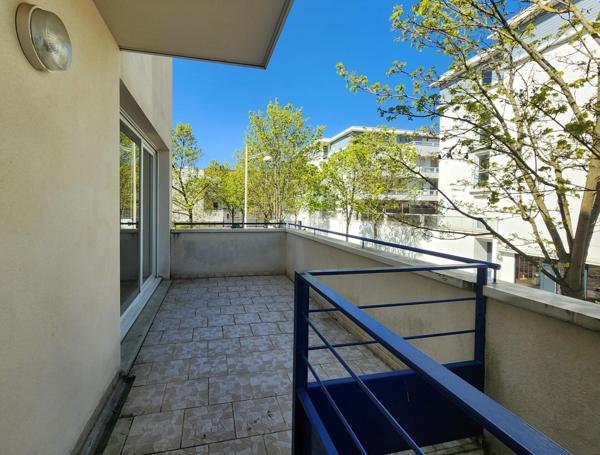 Appartement avec terrasse et garage à 2 mn de la Pépinière
