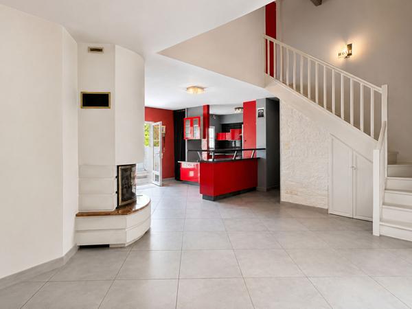 Maison 3 chambres avec piscine ? Quartier résidentiel recherché