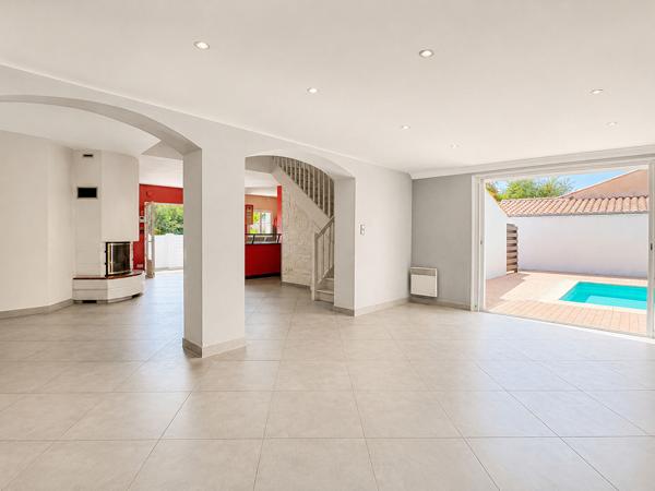 Maison 3 chambres avec piscine ? Quartier résidentiel recherché