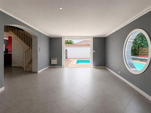 Maison 3 chambres avec piscine ? Quartier résidentiel recherché