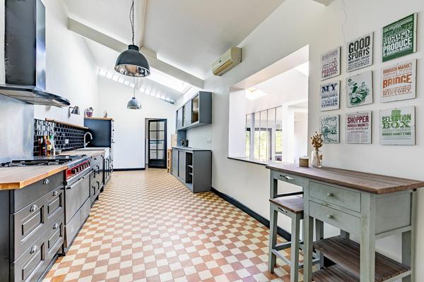 Maison familiale avec jardin et dépendances aménagées