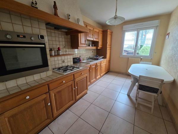 Maison à LA ROCHE-DERRIEN, 22450 - 5 pièces 96m²