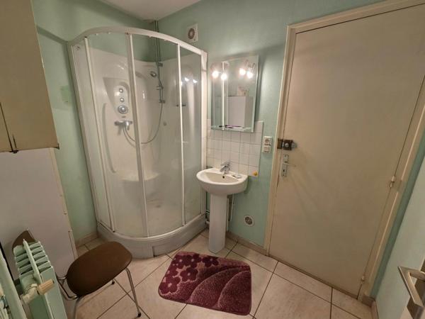 Maison à LA ROCHE-DERRIEN, 22450 - 5 pièces 96m²