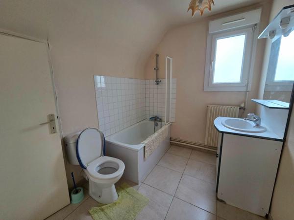 Maison à LA ROCHE-DERRIEN, 22450 - 5 pièces 96m²