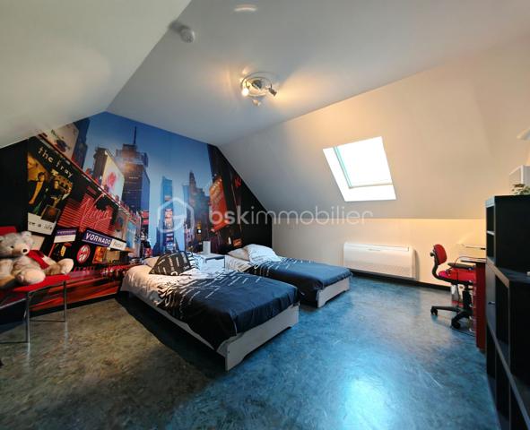 MAISON EN TRÈS BON ÉTAT – 5 CHAMBRES – TERRAIN DE 2250 M² – PISCINE – PANNEAUX SOLAIRES.

📍 Situation idéale entre Pau, Tarbes et Vic-en-Bigorre, à seulement 5 km de Ger et 15 km de Soumoulou.
Nichée dans un environnement calme et verdoyant, cette maison de 160 m² habitables offre un cadre de vie privilégié pour une famille à la recherche d'espace, de confort et de tranquillité.
Implantée sur une belle parcelle de 2250 m², elle séduira également les personnes souhaitant développer une activité professionnelle à domicile ou accueillir une grande famille dans les meilleures conditions.
👉 Un bien polyvalent qui s'adapte à différents projets de vie.

🏡 LA MAISON
Vous bénéficiez de plain-pied de :
• Cuisine indépendante
• Salle à manger
• Salon lumineux
• 2 chambres
• Bureau
• Salle d'eau
• WC séparé

🌞Une extension baignée de lumière vient compléter ce niveau et offre de nombreuses possibilités :
• Grande salle de réception familiale
• Salle de jeux
• Espace de loisirs
• Activité professionnelle ou libérale

À l'étage :
• 2 grandes chambres climatisées avec dressings
• Salle d'eau
• Salon détente ou salle de jeux

⭐ Une maison fonctionnelle et parfaitement adaptée à la vie de famille.

🚗 ESPACES ET FONCTIONNALITÉS
• Grand garage
• Parking pouvant accueillir jusqu'à 6 véhicules
• Deux terrasses pour profiter des beaux jours
• Piscine hors-sol
• Nombreux espaces de rangement
= Une propriété offrant confort, praticité et possibilités d'évolution selon vos besoins.

🌳 UN CADRE PRIVILÉGIÉ
• Terrain plat de 2250 m²
• Environnement calme
• Exposition plein sud
• Cadre verdoyant et agréable

📍À proximité immédiate :
• Écoles primaires et secondaires
• Ramassage scolaire en bout de rue
• Commerces et services accessibles rapidement.
= Le parfait équilibre entre campagne et commodités.

⚙️ CARACTÉRISTIQUES TECHNIQUES
• Maison en très bon état général
• Double vitrage sur l'ensemble de la maison
• Exposition plein sud
• Panneaux solaires produisant environ 2 kW
• Chauffe-eau thermodynamique
• Poêle à bois
• Climatisation à l'étage
= Des équipements performants permettant de maîtriser les dépenses énergétiques tout au long de l'année.

⭐ CE QUI REND CE BIEN UNIQUE
Cette propriété réunit plusieurs atouts rarement réunis :
✔ Une grande surface habitable adaptée aux familles nombreuses
✔ Un espace professionnel déjà disponible sans travaux importants
✔ Un emplacement stratégique entre Pau, Tarbes et Vic-en-Bigorre
✔ Un terrain généreux au calme
✔ Des équipements énergétiques modernes réduisant les coûts de fonctionnement
= Elle conviendra parfaitement à une famille, à une assistante maternelle, à une profession libérale ou à toute personne recherchant un lieu de vie spacieux et évolutif.

👉 UNE OPPORTUNITÉ À DÉCOUVRIR SANS TARDER
Une maison chaleureuse, économique et polyvalente où chacun pourra concrétiser son projet de vie.

Contactez-nous dès maintenant pour organiser votre visite et découvrir tout son potentiel.
Plus d’informations : 06 41 46 70 80  de 9H30 à 20H20 7/7,
