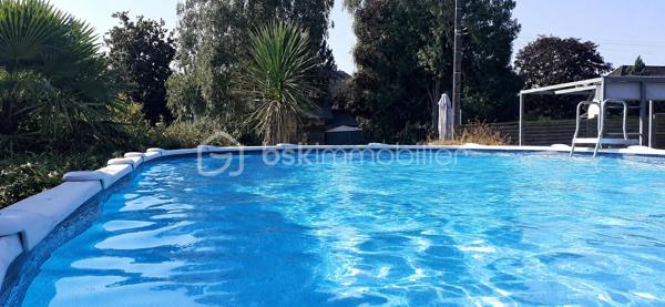 MAISON EN TRÈS BON ÉTAT – 5 CHAMBRES – TERRAIN DE 2250 M² – PISCINE – PANNEAUX SOLAIRES.

📍 Situation idéale entre Pau, Tarbes et Vic-en-Bigorre, à seulement 5 km de Ger et 15 km de Soumoulou.
Nichée dans un environnement calme et verdoyant, cette maison de 160 m² habitables offre un cadre de vie privilégié pour une famille à la recherche d'espace, de confort et de tranquillité.
Implantée sur une belle parcelle de 2250 m², elle séduira également les personnes souhaitant développer une activité professionnelle à domicile ou accueillir une grande famille dans les meilleures conditions.
👉 Un bien polyvalent qui s'adapte à différents projets de vie.

🏡 LA MAISON
Vous bénéficiez de plain-pied de :
• Cuisine indépendante
• Salle à manger
• Salon lumineux
• 2 chambres
• Bureau
• Salle d'eau
• WC séparé

🌞Une extension baignée de lumière vient compléter ce niveau et offre de nombreuses possibilités :
• Grande salle de réception familiale
• Salle de jeux
• Espace de loisirs
• Activité professionnelle ou libérale

À l'étage :
• 2 grandes chambres climatisées avec dressings
• Salle d'eau
• Salon détente ou salle de jeux

⭐ Une maison fonctionnelle et parfaitement adaptée à la vie de famille.

🚗 ESPACES ET FONCTIONNALITÉS
• Grand garage
• Parking pouvant accueillir jusqu'à 6 véhicules
• Deux terrasses pour profiter des beaux jours
• Piscine hors-sol
• Nombreux espaces de rangement
= Une propriété offrant confort, praticité et possibilités d'évolution selon vos besoins.

🌳 UN CADRE PRIVILÉGIÉ
• Terrain plat de 2250 m²
• Environnement calme
• Exposition plein sud
• Cadre verdoyant et agréable

📍À proximité immédiate :
• Écoles primaires et secondaires
• Ramassage scolaire en bout de rue
• Commerces et services accessibles rapidement.
= Le parfait équilibre entre campagne et commodités.

⚙️ CARACTÉRISTIQUES TECHNIQUES
• Maison en très bon état général
• Double vitrage sur l'ensemble de la maison
• Exposition plein sud
• Panneaux solaires produisant environ 2 kW
• Chauffe-eau thermodynamique
• Poêle à bois
• Climatisation à l'étage
= Des équipements performants permettant de maîtriser les dépenses énergétiques tout au long de l'année.

⭐ CE QUI REND CE BIEN UNIQUE
Cette propriété réunit plusieurs atouts rarement réunis :
✔ Une grande surface habitable adaptée aux familles nombreuses
✔ Un espace professionnel déjà disponible sans travaux importants
✔ Un emplacement stratégique entre Pau, Tarbes et Vic-en-Bigorre
✔ Un terrain généreux au calme
✔ Des équipements énergétiques modernes réduisant les coûts de fonctionnement
= Elle conviendra parfaitement à une famille, à une assistante maternelle, à une profession libérale ou à toute personne recherchant un lieu de vie spacieux et évolutif.

👉 UNE OPPORTUNITÉ À DÉCOUVRIR SANS TARDER
Une maison chaleureuse, économique et polyvalente où chacun pourra concrétiser son projet de vie.

Contactez-nous dès maintenant pour organiser votre visite et découvrir tout son potentiel.
Plus d’informations : 06 41 46 70 80  de 9H30 à 20H20 7/7,