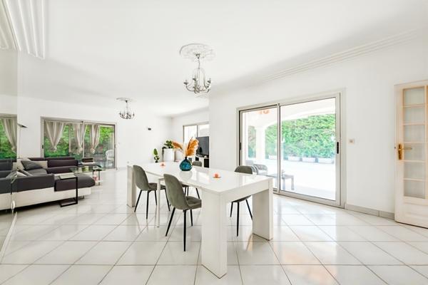 En Exclusivité Maison Allauch 13190 5 pièces de 213 m2 sur une parcelle de 1000m2 Allauch 13190