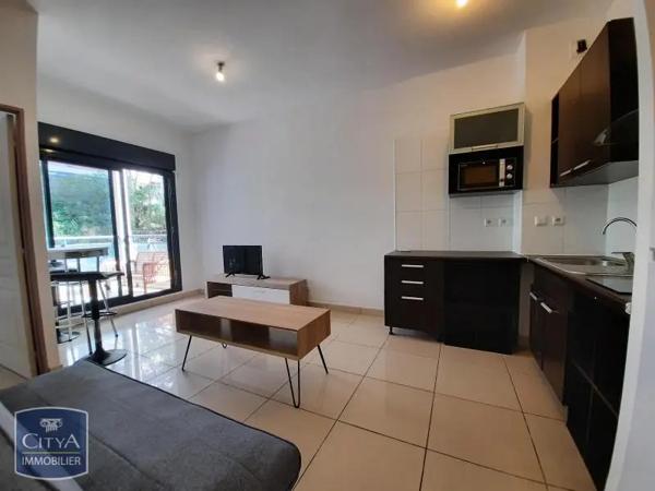 Appartement à louer 2 pièces 31.04m² Saint-Denis (97490)