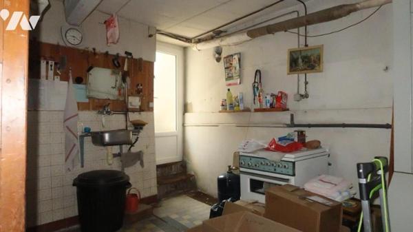 POUZAUGES CENTRE VILLE, GRANDE MAISON D'HABITATION DE 114 m² SUR SOUS-SOL COMPLET.