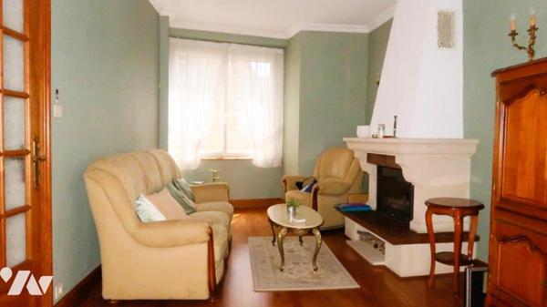 POUZAUGES CENTRE VILLE, GRANDE MAISON D'HABITATION DE 114 m² SUR SOUS-SOL COMPLET.