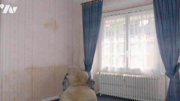 POUZAUGES CENTRE VILLE, GRANDE MAISON D'HABITATION DE 114 m² SUR SOUS-SOL COMPLET.