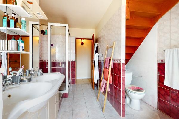 Ancien corps de ferme rénové – 5 Chambres – charme et potentiel à Mesnils-sur-Iton