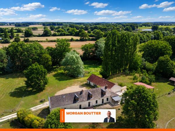 Propriété de caractère avec piscine, T2 indépendant, studio et près de 4 hectares à NOYANT-VILLAGES (49)