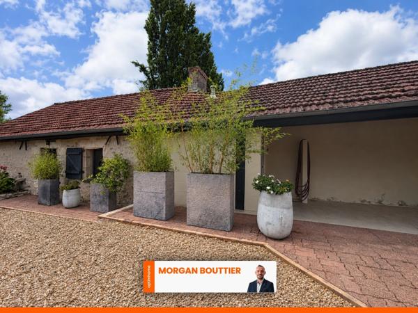 Propriété de caractère avec piscine, T2 indépendant, studio et près de 4 hectares à NOYANT-VILLAGES (49)