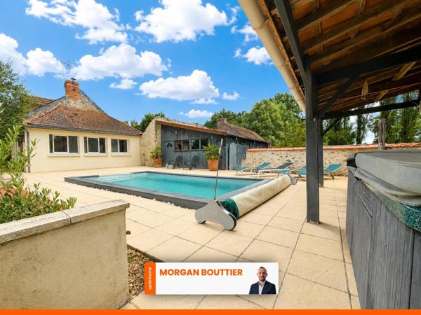 Propriété de caractère avec piscine, T2 indépendant, studio et près de 4 hectares à NOYANT-VILLAGES (49)
