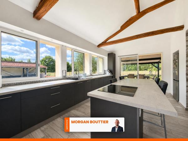 Propriété de caractère avec piscine, T2 indépendant, studio et près de 4 hectares à NOYANT-VILLAGES (49)