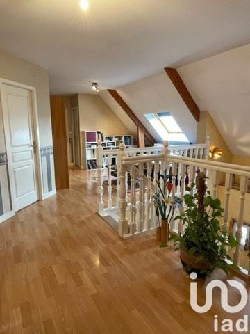 Maison traditionnelle 7 pièces de 200 m² à Chaingy (45380)