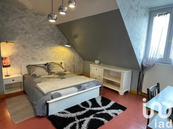 Maison traditionnelle 7 pièces de 200 m² à Chaingy (45380)