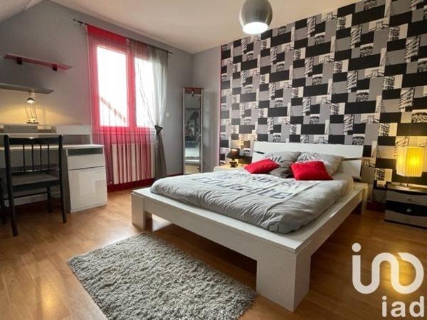 Maison traditionnelle 7 pièces de 200 m² à Chaingy (45380)